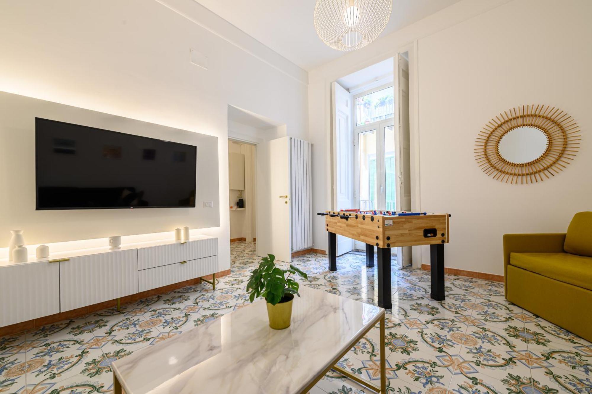 121 Charming Naples