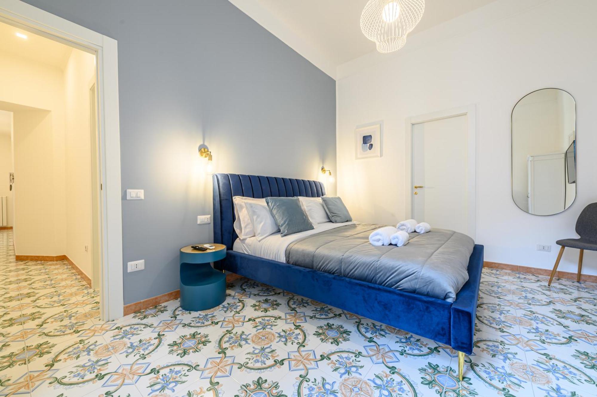 121 Charming Naples