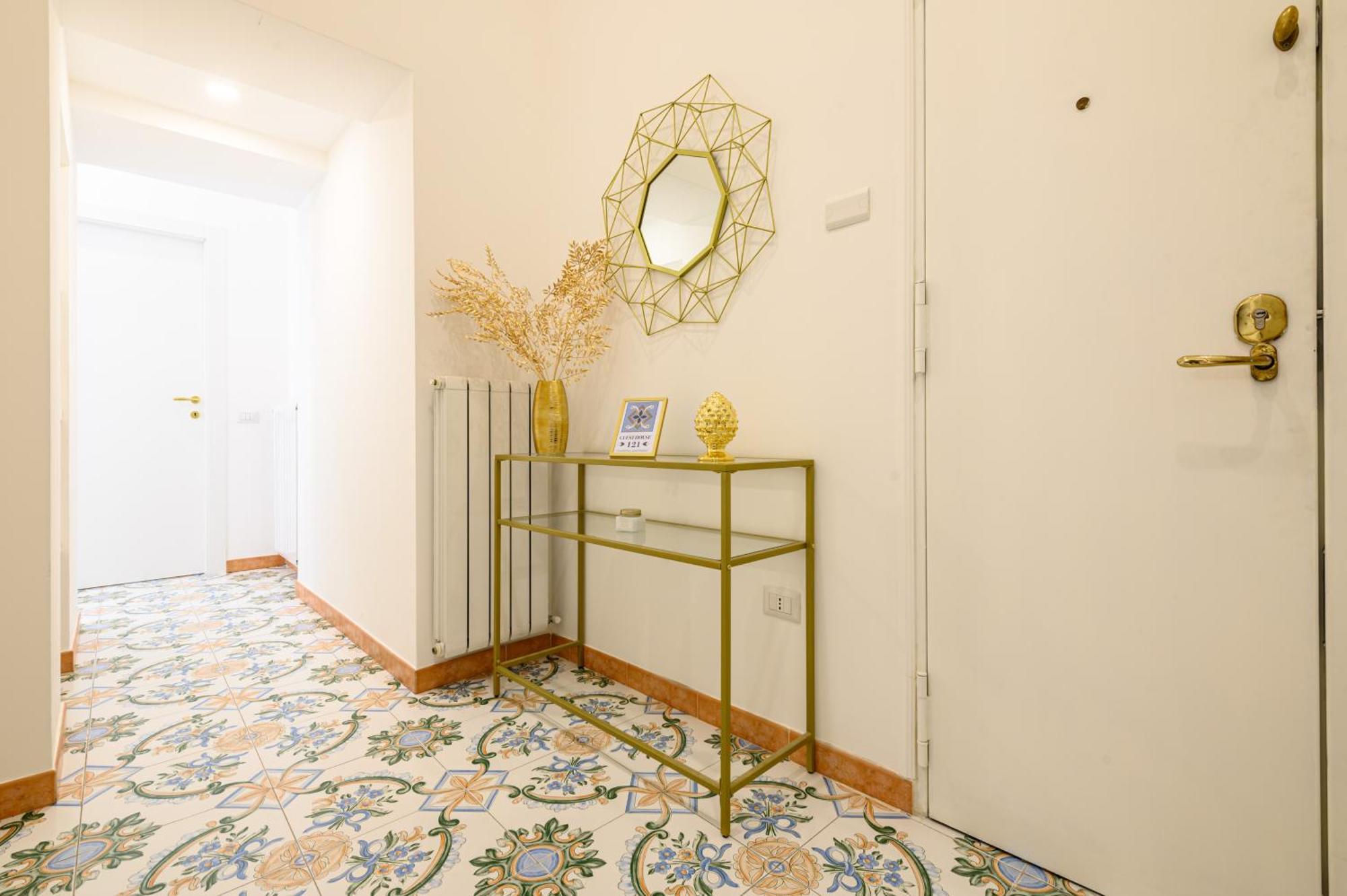 121 Charming * Naples