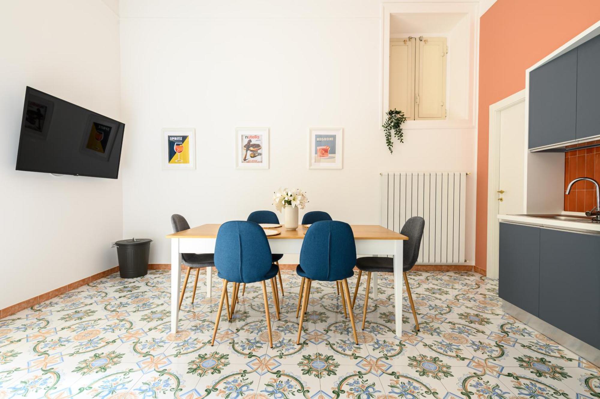 121 Charming Apartment